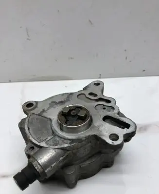 Volkswagen Golf V Vacuum pump 03G145209