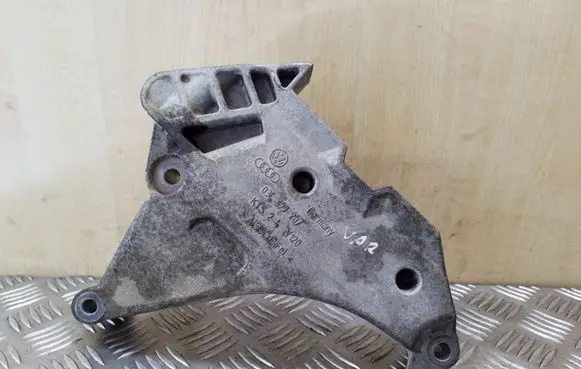 Volkswagen Tiguan Engine mounting bracket 03L199207
