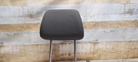 Volkswagen Jetta V Front seat headrest 