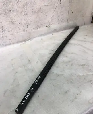 Peugeot 2008 II Rubber seal front door window/glass 9825968780