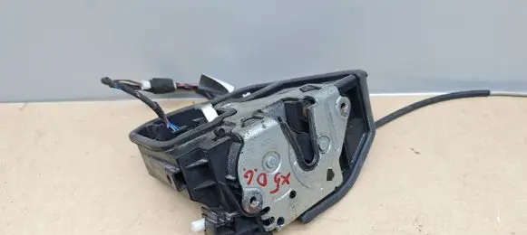 BMW X5 E70 Rear door lock 7202148