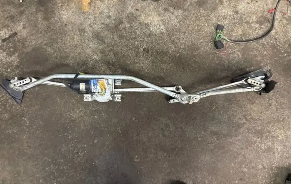 Opel Zafira A Front wiper linkage and motor 404496