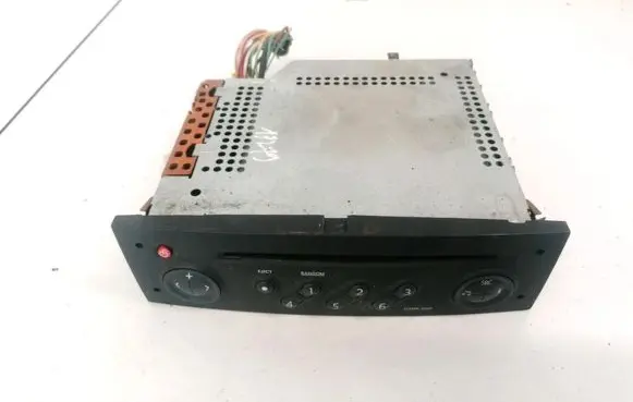 Renault Megane II Radio/CD/DVD/GPS head unit 8200256141