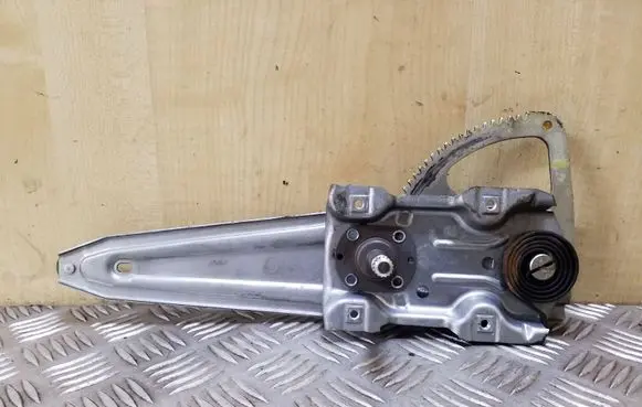 Rear door manual window regulator