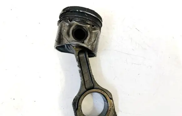 Ford Focus Piston with connecting rod