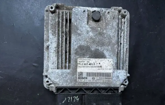 Volkswagen Touareg I Engine control unit/module 7L0907401F 0281013692