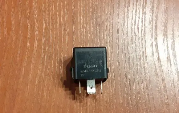 Mercedes-Benz C W202 Other relay 2085 A0025421319