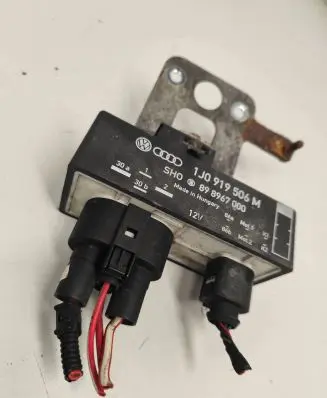 Volkswagen Golf IV Coolant fan relay 1J0919506M 898967000