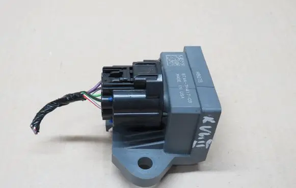 Ford Kuga II Fuel pump relay BT4A7H417CB