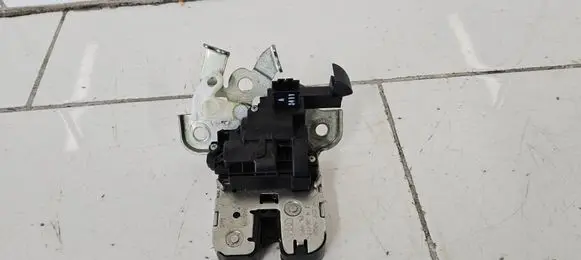 Audi A3 S3 8P Tailgate/trunk/boot lock/catch/latch 8K9827505A