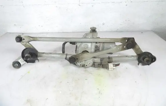 Toyota Avensis T220 Front wiper linkage and motor 8511005070B