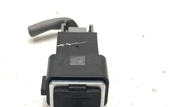 Volvo V40 USB socket connector 8M5T19A164VA