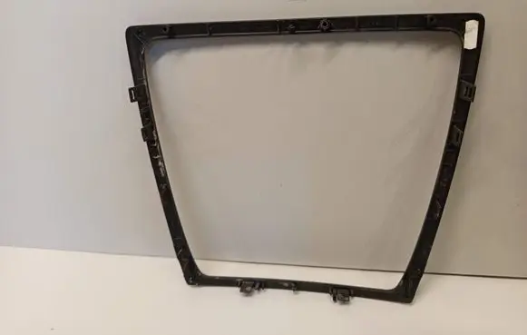 Radio/GPS head unit trim