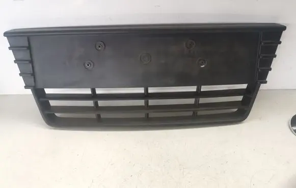 Ford Focus Front bumper lower grill BM5117K945A