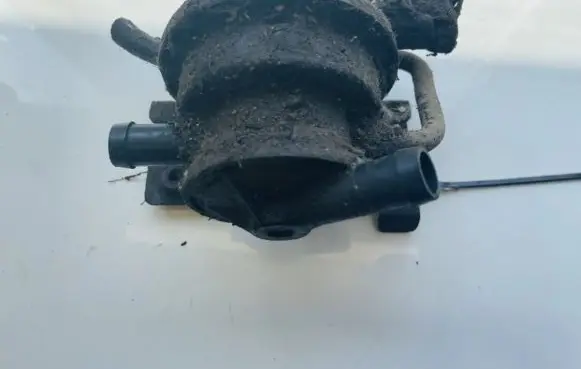 Chrysler Town u0026 Country III Fuel filter 04861364aa