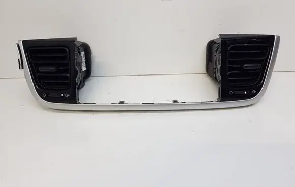 KIA Rio Dash center air vent grill 84740-H8200