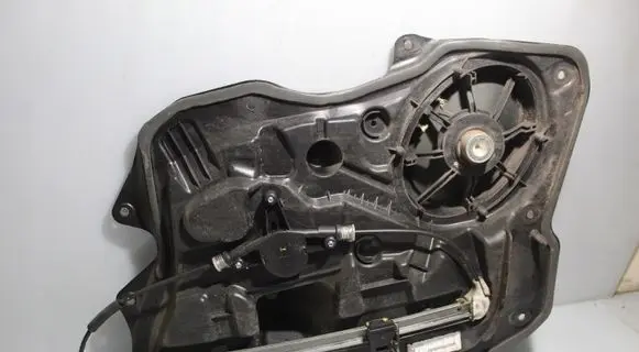 Mazda 3 II Rear window lifting mechanism without motor