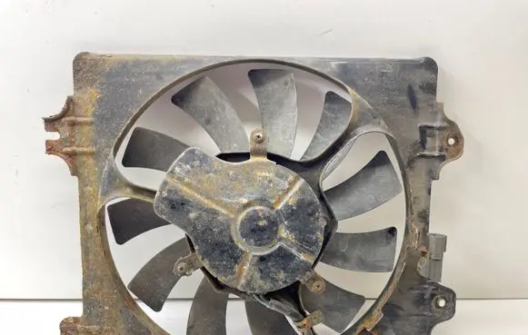 Honda Civic Radiator cooling fan shroud