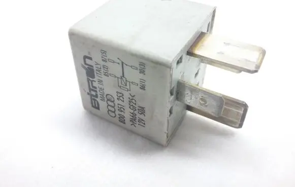 Volkswagen PASSAT B5 Glow plug pre-heat relay 8D0951253 PA66GF25
