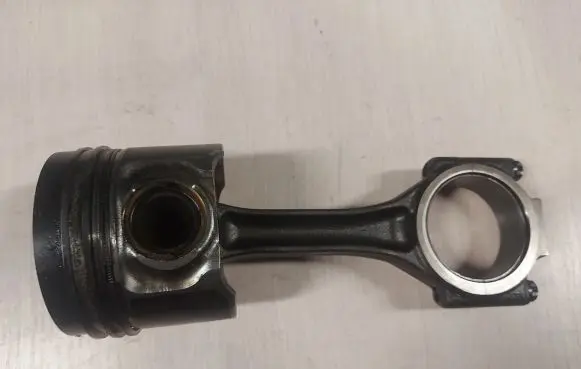 Volkswagen Touareg I Piston with connecting rod