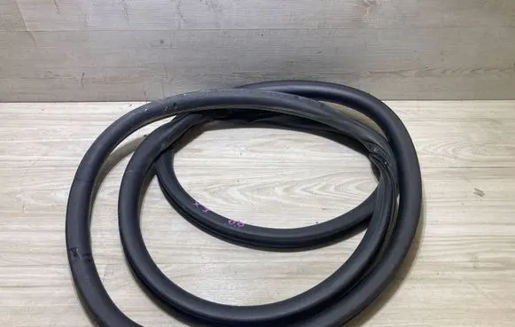 Peugeot Expert Front door rubber seal 9806514880