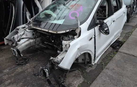Ford Kuga II Front quarter panel 