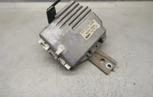 Toyota Corolla E120 E130 Power steering control unit/module 8965002090