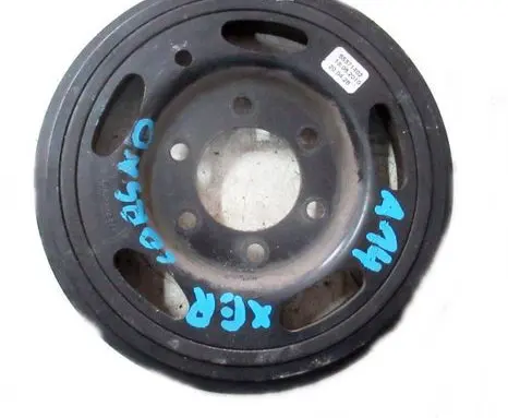 Opel Corsa D Crankshaft pulley 55571402 18062010 200428