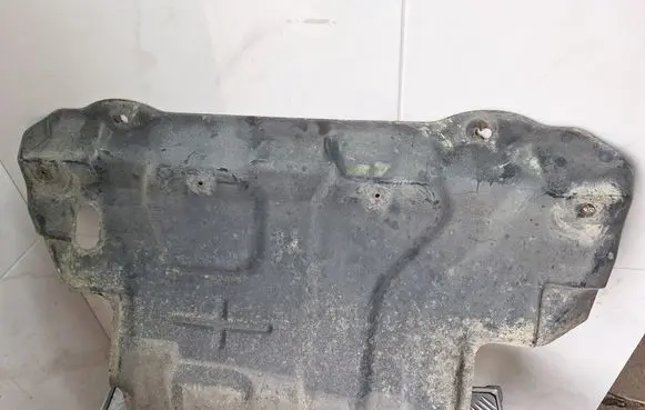 Nissan Navara Engine splash shield/under tray