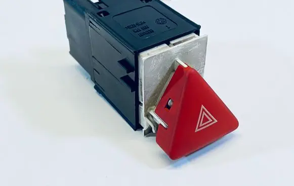 Volkswagen PASSAT B6 Hazard light switch 3C0953509A
