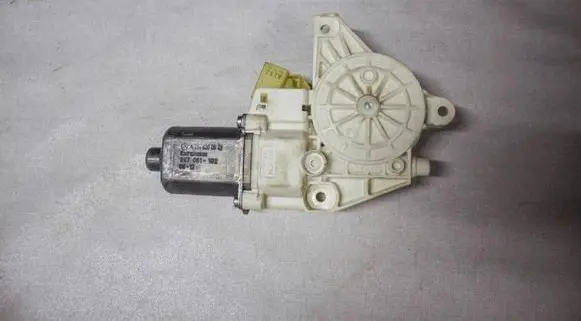 Mercedes-Benz R W251 Front door window regulator motor A2518200842 0130822272