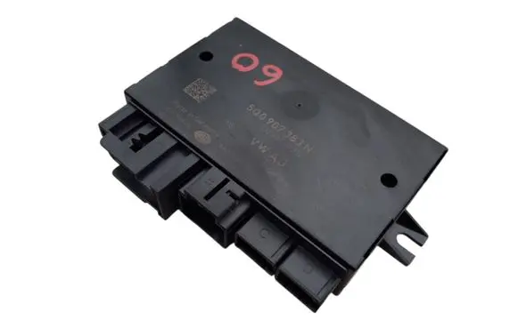 Volkswagen PASSAT B8 Tow bar trailer control unit/module 5Q0907383N 5DS01110422