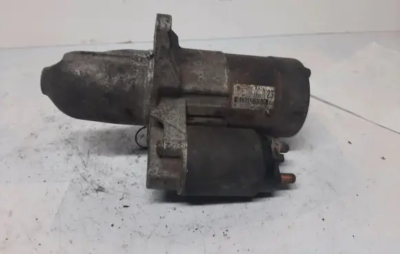 Subaru Impreza II Starter motor M000T83981 23300AA381
