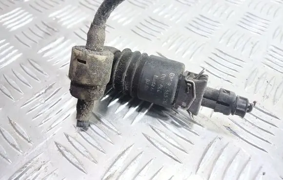 Opel Zafira A Windscreen/windshield washer pump 90585762