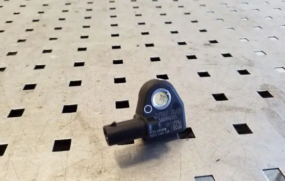 Skoda Octavia Mk3 (5E) Airbag deployment crash/impact sensor 3Q0959351