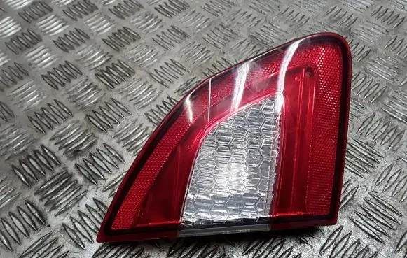 Tailgate rear/tail lights