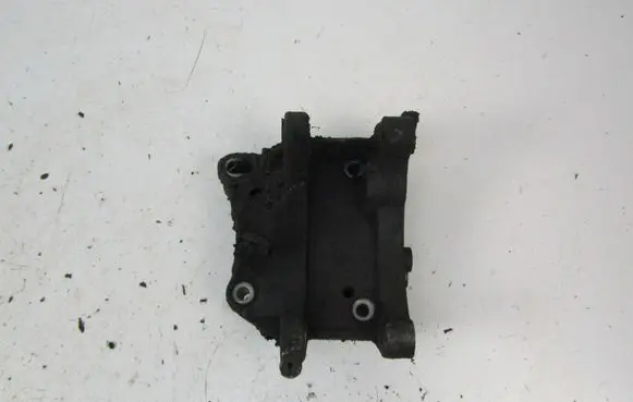 Citroen C3 Engine mounting bracket 