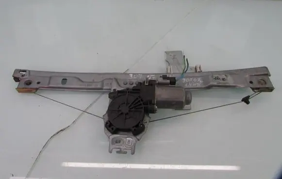 Peugeot 207 Front door window regulator with motor