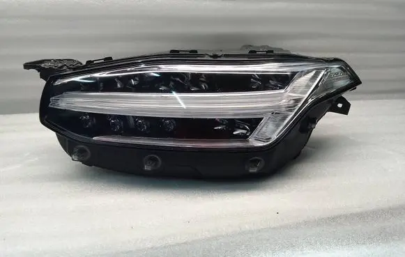 Volvo XC90 Headlight/headlamp 31656987 89910617