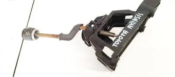 Toyota Avensis T250 Gear shifter/selector 