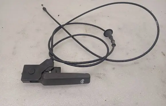 Chevrolet Volt I Engine bonnet (hood) release handle