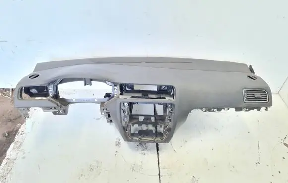 Volkswagen Jetta VI Dashboard 5C0971014 5C6880204J 5C7857004D