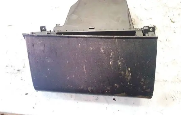 Nissan Note (E11) Glove box