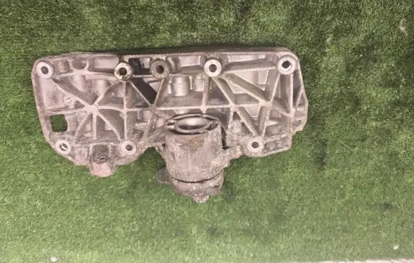 BMW 5 E60 E61 Generator/alternator bracket 850686305 1116850686305
