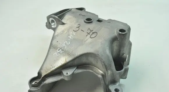 Volkswagen Golf VII Engine mounting bracket 05E199275