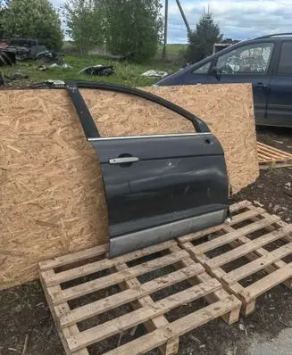Chevrolet Captiva Front door