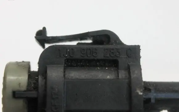 Audi A4 S4 B7 8E 8H Turbo solenoid valve 1J0906283C