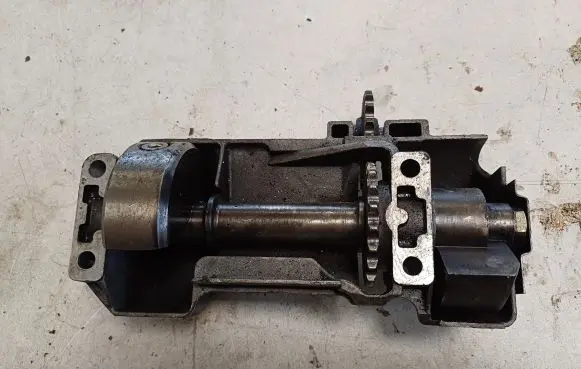 Audi A6 S6 C5 4B Oil pump balance shaft 059103337B