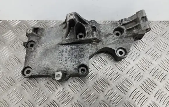 Volkswagen PASSAT B6 Generator/alternator bracket 03G903143A