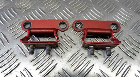 Tailgate/trunk/boot hinge